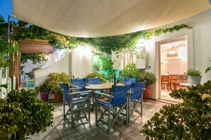 Apartamento, 2 quartos, sacada | Fachada