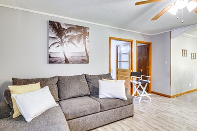 Quiet & Cozy Rembert Home ~ 9 Mi to Air Force Base