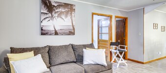 Quiet & Cozy Rembert Home ~ 9 Mi to Air Force Base