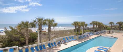 Una piscina cubierta