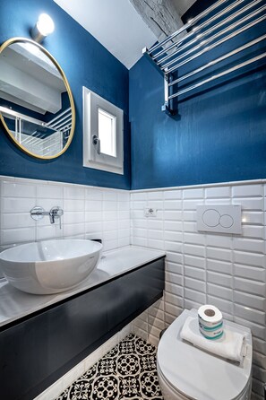 Shower, hair dryer, bidet, towels - Hs4u Ricasoli Luxury Apartment Near Duomo N. 3 (Firenze)