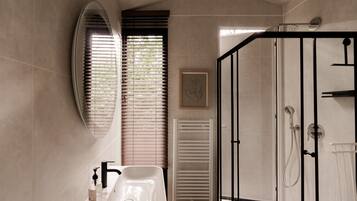 Amenidades de baño ecológicas, secadora de cabello, toallas