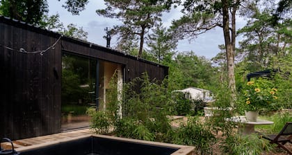 Luxury Spa Tiny House with hottub, in the woods, Japandi style