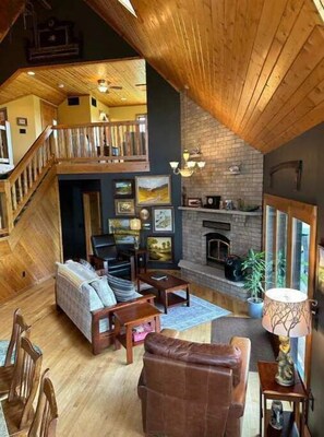 智能電視、壁爐、乒乓球設施