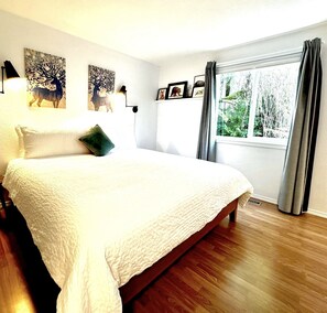 3 bedrooms, desk, WiFi, bed sheets - Charming, Newly updated 3 BR Home on a corner lot in Mount Vernon (Mount Vernon)