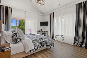 8 bedrooms, in-room safe, desk, iron/ironing board