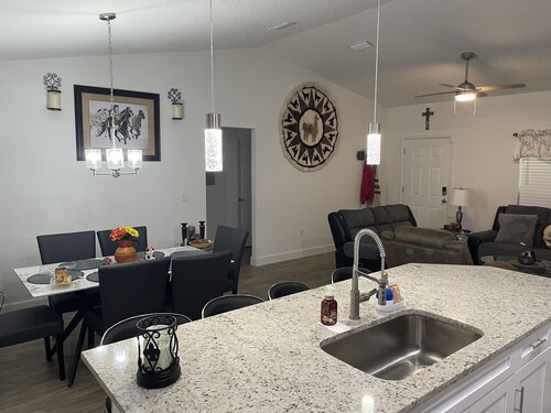 Near Rainbow Springs, Silver Springs, and World Equestrian Center. Pet Friendly