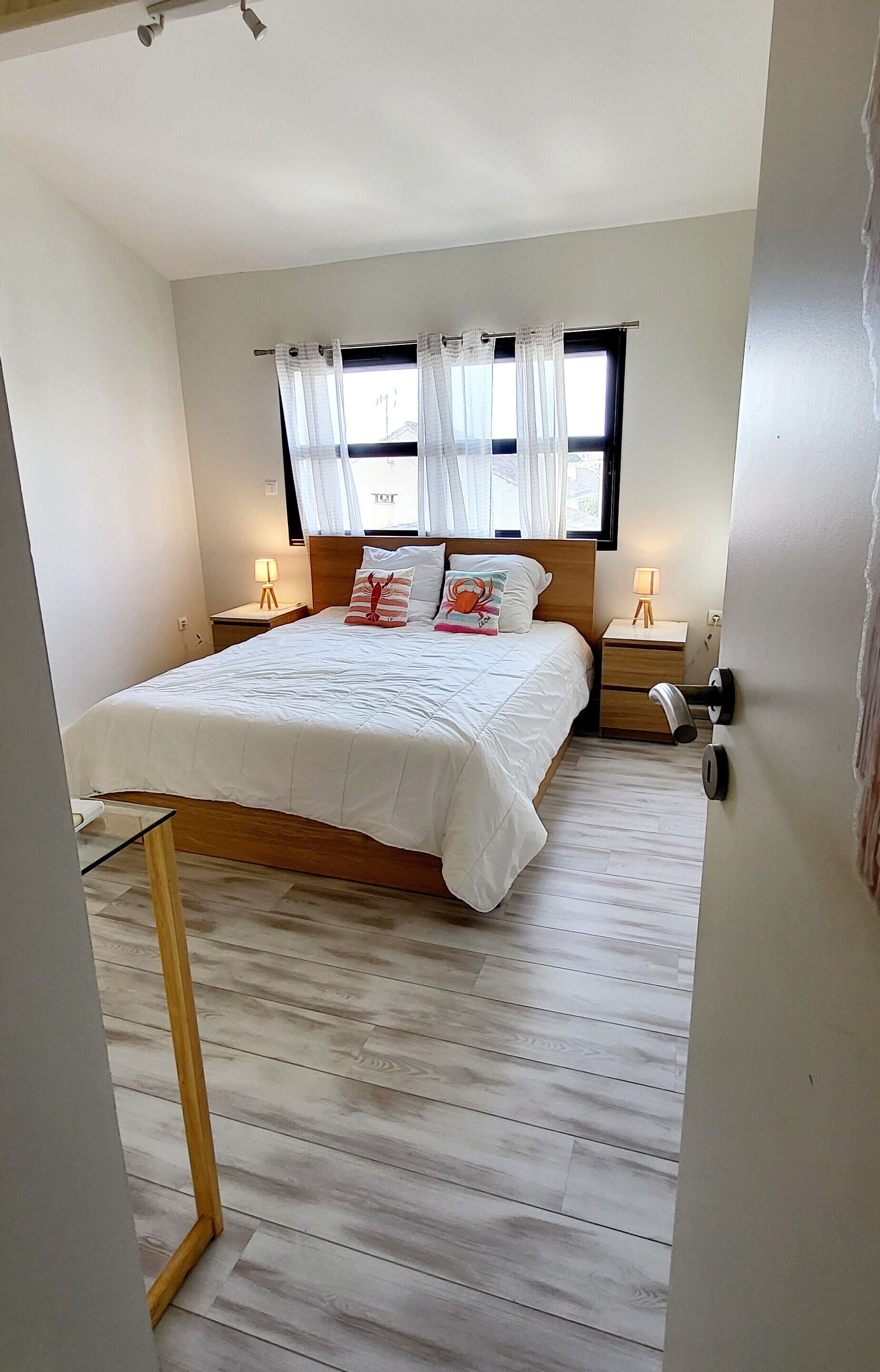 4 Schlafzimmer, Bügeleisen/Bügelbrett