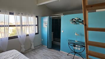 4 chambres, fer et planche Ă  repasser