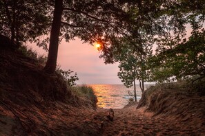 Beach - Suite #4, The Rose @ Porches On Mason - Prime downtown location... (Saugatuck)