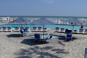 Piscina a l'aire lliure i piscina climatitzada 