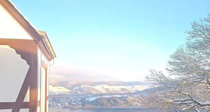 Little Rhine View Château (EG) : Apartment at the largest Rhine loop/bend.