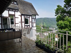 Property grounds - Little Rhine View Château (EG) :  Apartment at the largest  Rhine loop/bend. (Boppard)