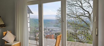 Little Rhine View Château (EG) :  Apartment at the largest  Rhine loop/bend.