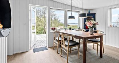 2 bedroom awesome home in Højslev