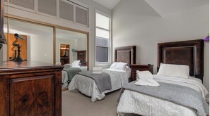 3 chambres, fer et planche à repasser, lit parapluie, Wi-Fi gratuit