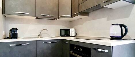 Fridge, microwave, oven, stovetop