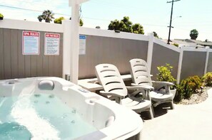 Outdoor spa tub - GemCoastalHome,Grill,ModernAmenities,Fireplace,HotTub,EVChargerLegoland,Safari  (Oceanside)