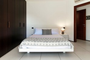 1 slaapkamer, een strijkplank/strijkijzer, wifi, beddengoed