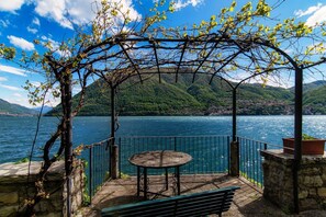 Property grounds - Dependance with terrace in Brienno (Darsena Lake View) (Brienno)