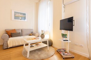 TV - Case Ospitali - West Studio at San Siro for concerts and matches x2 (Milan)