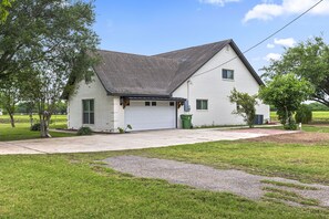 Exterior - Divine House near South Padre Island, Los Fresnos, Brownsville  (San Benito)