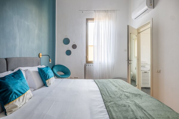 2 bedrooms, iron/ironing board, WiFi, bed sheets - Elegant Apartment with Two Bedrooms (Roma)