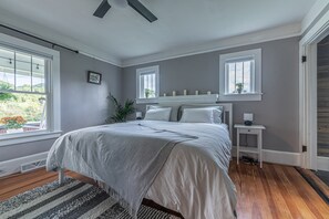 2 chambres, coffres-forts dans les chambres, bureau