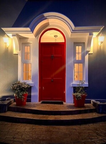 Private Gated Home, 5 bed rms/ensuite, sleeps ten.