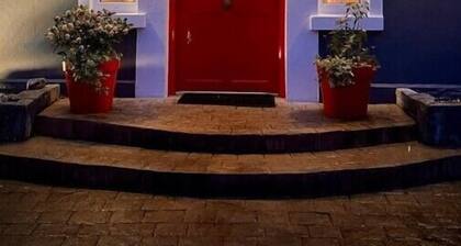 Private Gated Home, 5 bed rms/ensuite, sleeps ten.