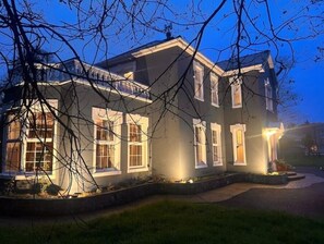 Exterior - Private Gated Home, 5 bed rms/ensuite, sleeps ten. (Clarecastle)