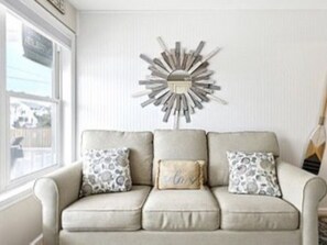 Smart TV - Heaven in Beach Haven, Beach Block, Pearl St, 2-4 Night Rental (Beach Haven)