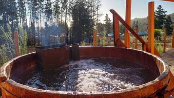 Tina de hidromasaje al aire libre