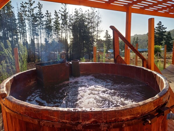 Outdoor spa tub