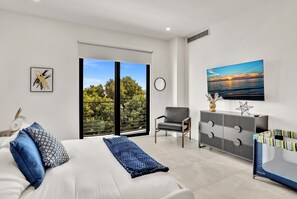 3 Schlafzimmer, Schreibtisch, Bügeleisen/Bügelbrett, Reisekinderbett