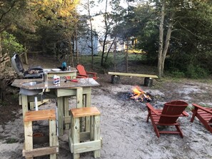Property grounds - Pets Friendly, Waterfront, Large backyard, Bonfire with grill, outside shower (Milton)