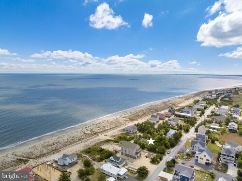 Pets Friendly,  Waterfront, Large backyard, Bonfire with grill, outside shower