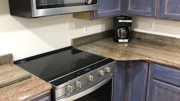 Micro-ondas, fogão, cooktop, lava-louças
