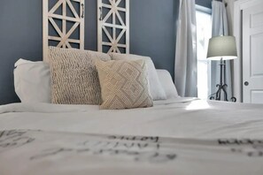4 bedrooms, iron/ironing board, free WiFi, bed sheets