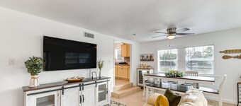 1 Mi to Dtwn Waco! Lovely Home w/ Fire Pit Table