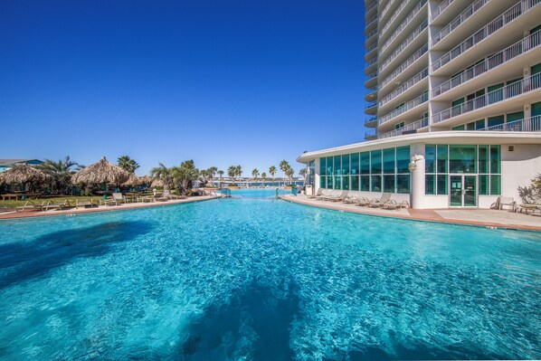 Een binnenzwembad, een verwarmd zwembad