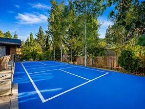 Pickle Ball Court - Wanderlust Lodge - Hot Tub, Pickle Ball, Foosball, Ping Pong, Walk to Lake & Village (Big Bear Lake)