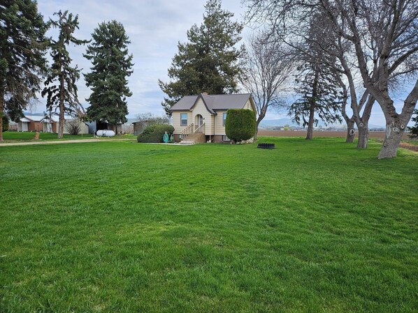 Exterior - Country Cottage just minutes from downtown Weiser. Pet friendly! (Weiser)