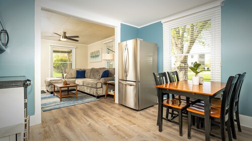 Walk to Downtown & Lake - 6 Miles to Ski & Golf