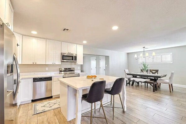 Fridge, microwave, oven, stovetop - 4BR Sun-Soaked Refuge ~ Near Old Town & Golf (Scottsdale)