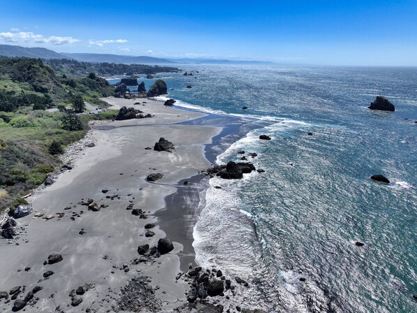 ビーチの近く、サンラウンジャー、ビーチタオル