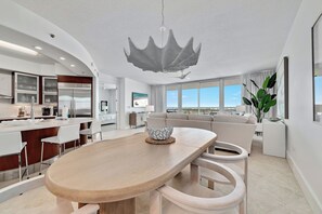 Interior - Bella Luna 909- WATERFRONT, MULTIPLE POOLS, NEAR THE FLORABAMA! (Orange Beach)