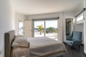 4 bedrooms, iron/ironing board, WiFi, bed sheets - CALERO SAILS by Buenavilla | Experience luxury living in this 4-bed villa (Puerto Calero)