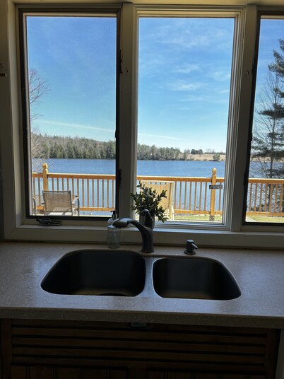 Charming lake house retreat, great for the whole family! 45 min to Cooperstown!