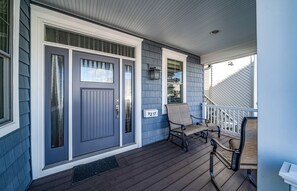 Terrace/patio - Rooftop Deck, Ocean Views & Elevator: Huge Home 6BR/4.5BA.  Steps from beach! (Ocean City)